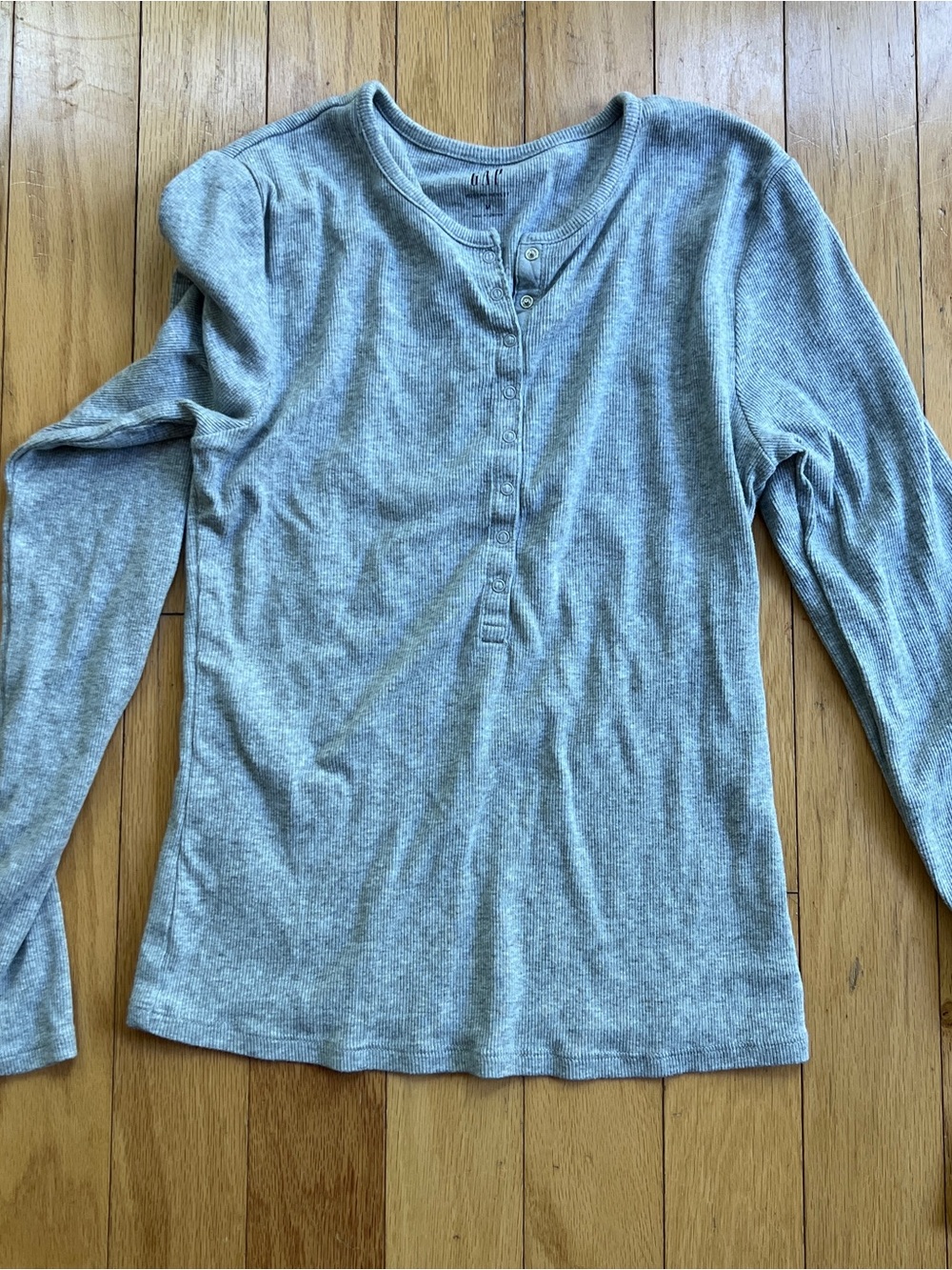 Gap Women’s Gray Ribbed Long-Sleeve Henley Top